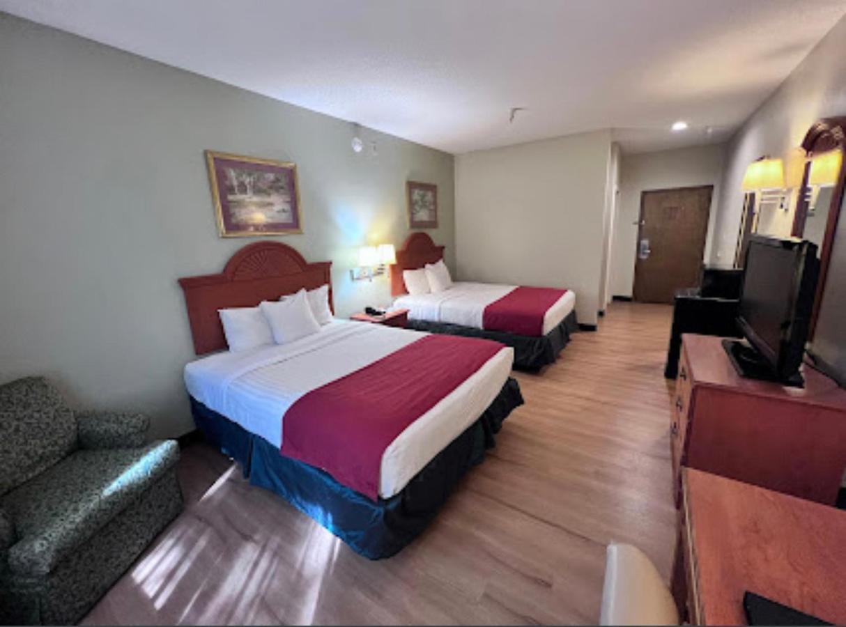 Americas Best Value Inn Wiggins Екстер'єр фото